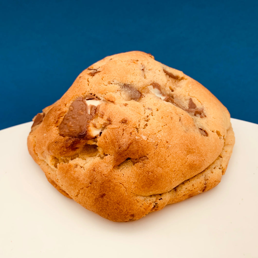 Kinder Bueno stuffed cookie